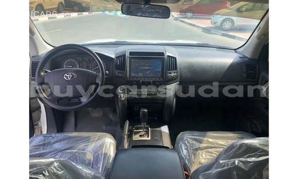 Buy Import Toyota Land Cruiser White Car in Import - Dubai in Al Jazirah State Buy Import Toyota Land Cruiser White Car in Import - Dubai in Al Jazirah State