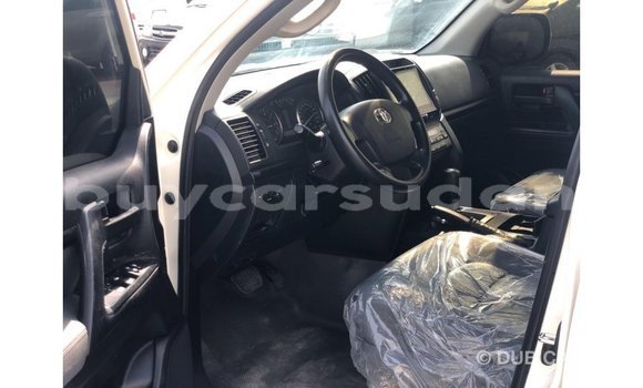 Buy Import Toyota Land Cruiser White Car in Import - Dubai in Al Jazirah State Buy Import Toyota Land Cruiser White Car in Import - Dubai in Al Jazirah State