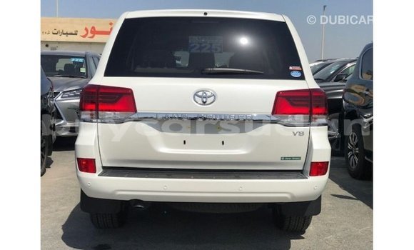 Acheter Import Voiture Toyota Land Cruiser Blanc à Import - Dubai, État d'Al Jazirah Acheter Import Voiture Toyota Land Cruiser Blanc à Import - Dubai, État d'Al Jazirah