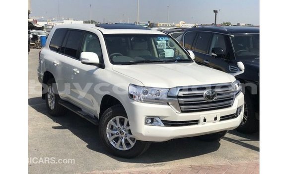 Acheter Import Voiture Toyota Land Cruiser Blanc à Import - Dubai, État d'Al Jazirah Acheter Import Voiture Toyota Land Cruiser Blanc à Import - Dubai, État d'Al Jazirah