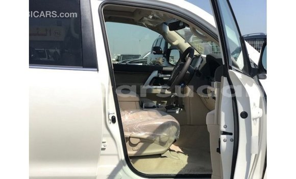Acheter Import Voiture Toyota Land Cruiser Blanc à Import - Dubai, État d'Al Jazirah Acheter Import Voiture Toyota Land Cruiser Blanc à Import - Dubai, État d'Al Jazirah