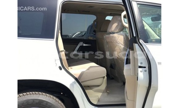 Acheter Import Voiture Toyota Land Cruiser Blanc à Import - Dubai, État d'Al Jazirah Acheter Import Voiture Toyota Land Cruiser Blanc à Import - Dubai, État d'Al Jazirah
