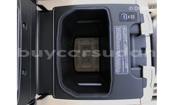Acheter Import Voiture Toyota Land Cruiser Blanc à Import - Dubai, État d'Al Jazirah Acheter Import Voiture Toyota Land Cruiser Blanc à Import - Dubai, État d'Al Jazirah