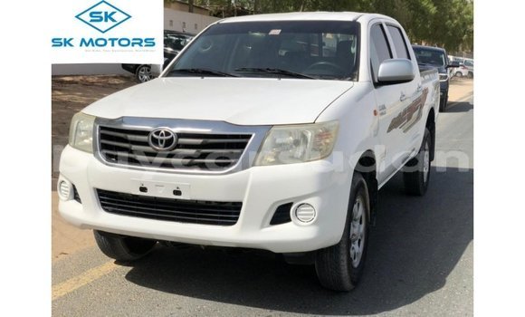 Buy Import Toyota Hilux White Car in Import - Dubai in Al Jazirah State