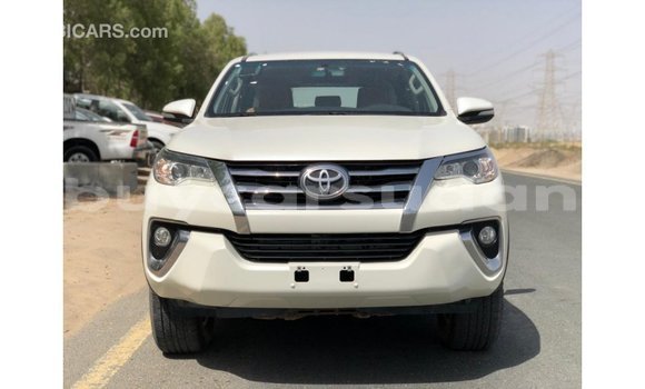 Acheter Import Voiture Toyota Fortuner Blanc à Import - Dubai, État d'Al Jazirah Acheter Import Voiture Toyota Fortuner Blanc à Import - Dubai, État d'Al Jazirah