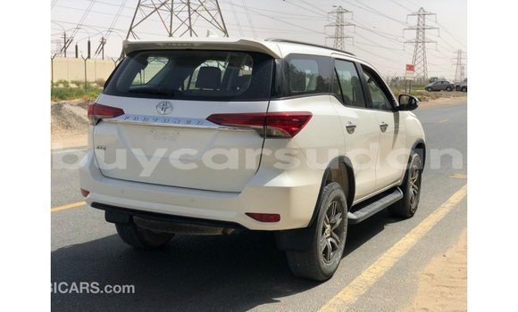 Acheter Import Voiture Toyota Fortuner Blanc à Import - Dubai, État d'Al Jazirah Acheter Import Voiture Toyota Fortuner Blanc à Import - Dubai, État d'Al Jazirah