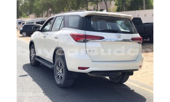 Acheter Import Voiture Toyota Fortuner Blanc à Import - Dubai, État d'Al Jazirah Acheter Import Voiture Toyota Fortuner Blanc à Import - Dubai, État d'Al Jazirah