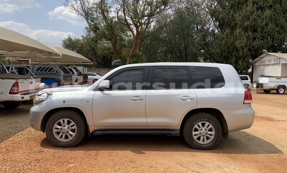 Buy Used Toyota Land Cruiser Silver Car in Khartoum in Khartoum Buy Used Toyota Land Cruiser Silver Car in Khartoum in Khartoum