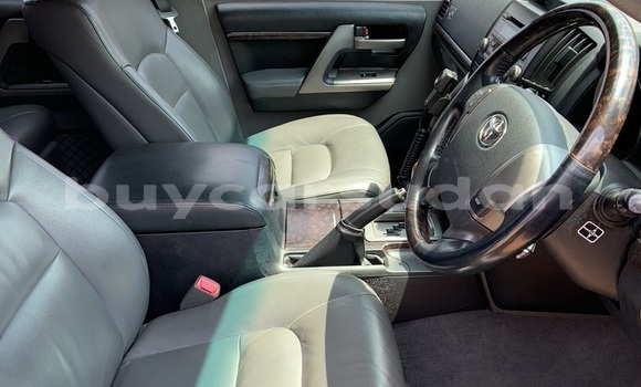 Buy Used Toyota Land Cruiser Silver Car in Khartoum in Khartoum Buy Used Toyota Land Cruiser Silver Car in Khartoum in Khartoum