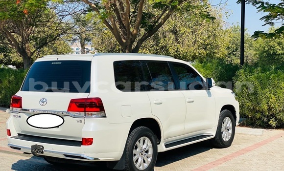 Buy Used Toyota Land Cruiser White Car in Import - Dubai in Al Jazirah State Buy Used Toyota Land Cruiser White Car in Import - Dubai in Al Jazirah State
