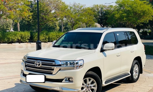Buy Used Toyota Land Cruiser White Car in Import - Dubai in Al Jazirah State Buy Used Toyota Land Cruiser White Car in Import - Dubai in Al Jazirah State