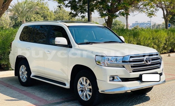 Buy Used Toyota Land Cruiser White Car in Import - Dubai in Al Jazirah State Buy Used Toyota Land Cruiser White Car in Import - Dubai in Al Jazirah State