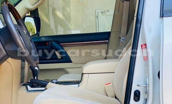 Buy Used Toyota Land Cruiser White Car in Import - Dubai in Al Jazirah State Buy Used Toyota Land Cruiser White Car in Import - Dubai in Al Jazirah State