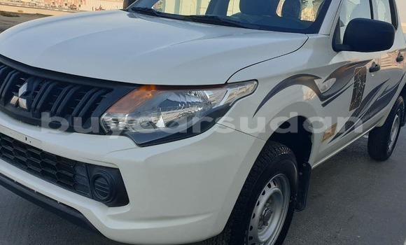 Buy Used Mitsubishi L200 White Car in al–Hawsh in al-Jazirah