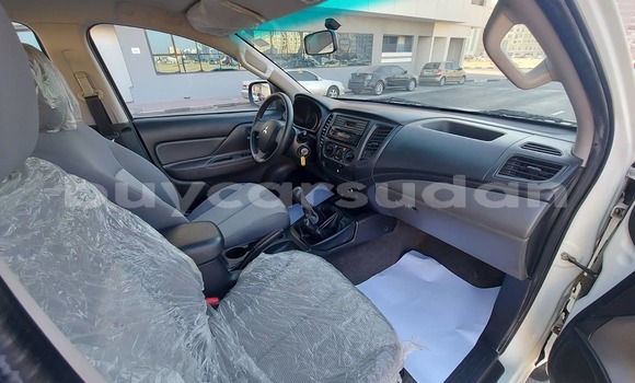 Buy Used Mitsubishi L200 White Car in al–Hawsh in al-Jazirah Buy Used Mitsubishi L200 White Car in al–Hawsh in al-Jazirah
