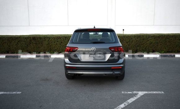 Acheter Occasion Voiture Volkswagen Tiguan Gris à Import - Dubai, État d'Al Jazirah Acheter Occasion Voiture Volkswagen Tiguan Gris à Import - Dubai, État d'Al Jazirah