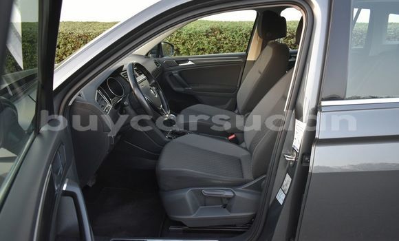 Acheter Occasion Voiture Volkswagen Tiguan Gris à Import - Dubai, État d'Al Jazirah Acheter Occasion Voiture Volkswagen Tiguan Gris à Import - Dubai, État d'Al Jazirah