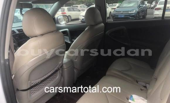 Acheter Occasion Voiture Toyota RAV4 Blanc à Duwaym, an-Nil-al-Abyad Acheter Occasion Voiture Toyota RAV4 Blanc à Duwaym, an-Nil-al-Abyad