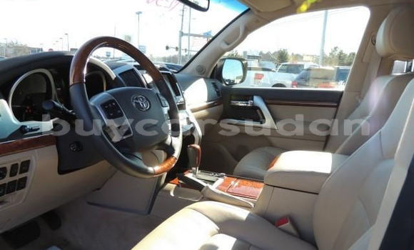 Buy Used Toyota Land Cruiser White Car in al–Khartum in al-Khartum Buy Used Toyota Land Cruiser White Car in al–Khartum in al-Khartum