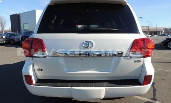 Buy Used Toyota Land Cruiser White Car in al–Khartum in al-Khartum Buy Used Toyota Land Cruiser White Car in al–Khartum in al-Khartum