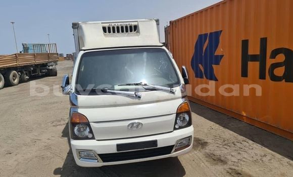 Buy Used Toyota FunCargo White Car in Khartoum in Khartoum Buy Used Toyota FunCargo White Car in Khartoum in Khartoum