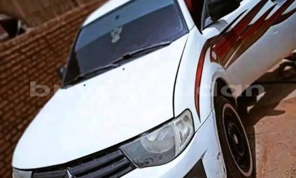 Buy Used Toyota Hilux White Car in Khartoum in Khartoum Buy Used Toyota Hilux White Car in Khartoum in Khartoum