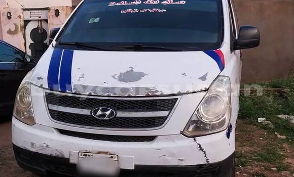 Buy Used Hyundai H1 White Car in Khartoum in Khartoum