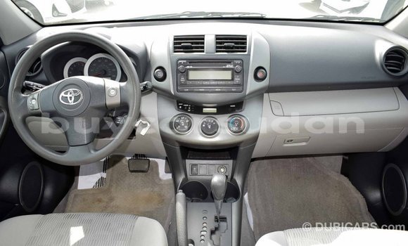 Buy Import Toyota HiAce White Truck in Import - Dubai in Al Jazirah State Buy Import Toyota HiAce White Truck in Import - Dubai in Al Jazirah State