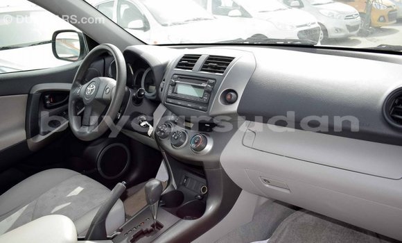 Buy Import Toyota HiAce White Truck in Import - Dubai in Al Jazirah State Buy Import Toyota HiAce White Truck in Import - Dubai in Al Jazirah State