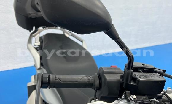 Buy Used Honda X-ADV Silver Bike in Abu Hijar in Sinnar Buy Used Honda X-ADV Silver Bike in Abu Hijar in Sinnar