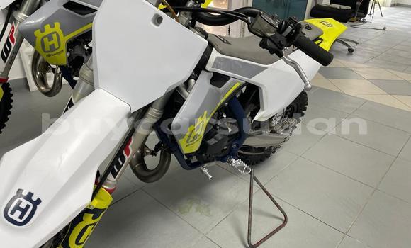 Buy Used Husqvarna TC Beige Bike in Bur Sudan in al-Bahr-al-Ahmar Buy Used Husqvarna TC Beige Bike in Bur Sudan in al-Bahr-al-Ahmar