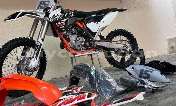 Acheter Occasion Moto KTM 250 Beige à Abu Hijar, Sinnar Acheter Occasion Moto KTM 250 Beige à Abu Hijar, Sinnar
