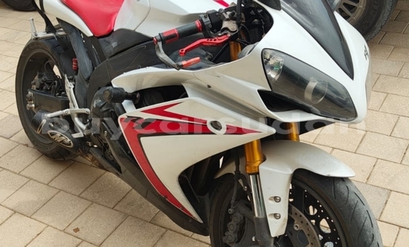 Buy Used Yamaha R1 White Bike in Abu Hijar in Sinnar