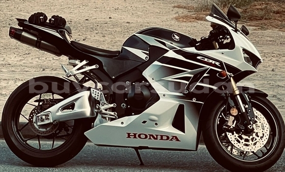 Buy Used Honda CBR White Bike in Bur Sudan in al-Bahr-al-Ahmar Buy Used Honda CBR White Bike in Bur Sudan in al-Bahr-al-Ahmar