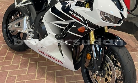 Buy Used Honda CBR White Bike in Bur Sudan in al-Bahr-al-Ahmar Buy Used Honda CBR White Bike in Bur Sudan in al-Bahr-al-Ahmar