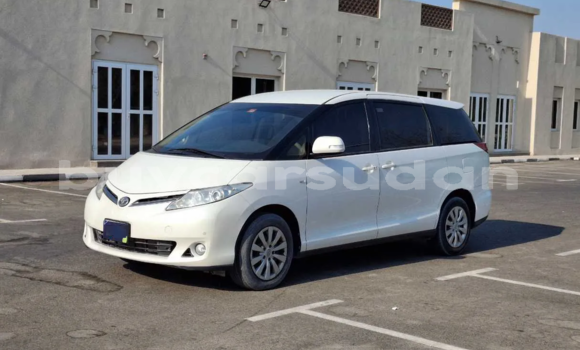 Buy Used Toyota Previa White Car in Khartoum in Khartoum