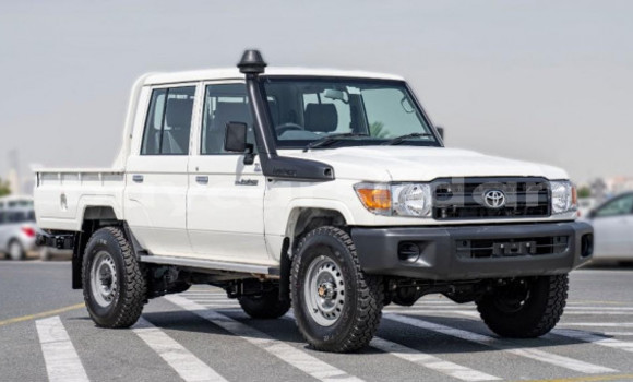 Buy Used Toyota Land Cruiser White Car in al–Khartum in al-Khartum Buy Used Toyota Land Cruiser White Car in al–Khartum in al-Khartum