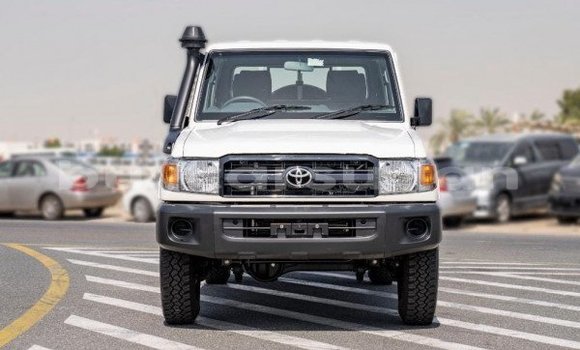 Buy Used Toyota Land Cruiser White Car in al–Khartum in al-Khartum Buy Used Toyota Land Cruiser White Car in al–Khartum in al-Khartum