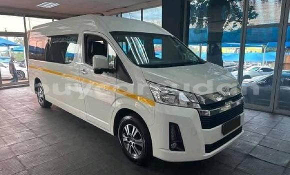 Buy Used Toyota Hiace White Car in Khartoum in Khartoum