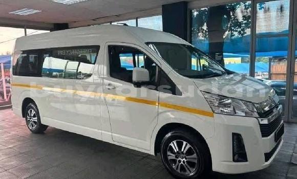Buy Used Toyota Hiace White Car in Khartoum in Khartoum