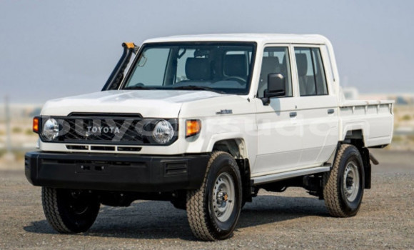 Buy Used Toyota Land Cruiser White Car in Khartoum in Khartoum