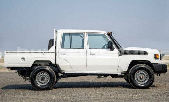 Buy Used Toyota Land Cruiser White Car in Khartoum in Khartoum Buy Used Toyota Land Cruiser White Car in Khartoum in Khartoum