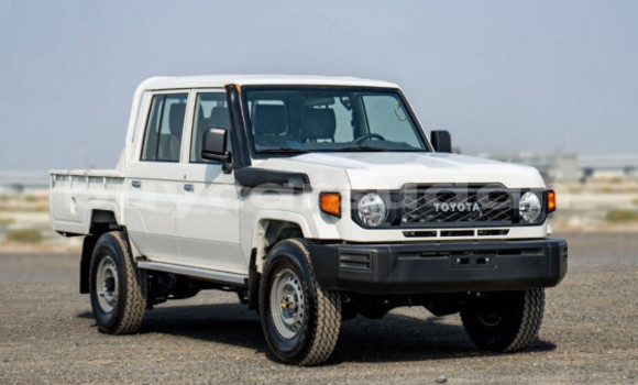 Buy Used Toyota Land Cruiser White Car in Khartoum in Khartoum Buy Used Toyota Land Cruiser White Car in Khartoum in Khartoum
