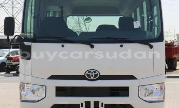 Buy Used Toyota Coaster White Car in Khartoum in Khartoum