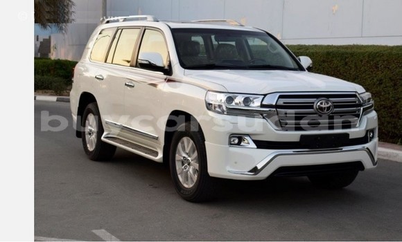 Buy Used Toyota Land Cruiser White Car in Khartoum in Khartoum