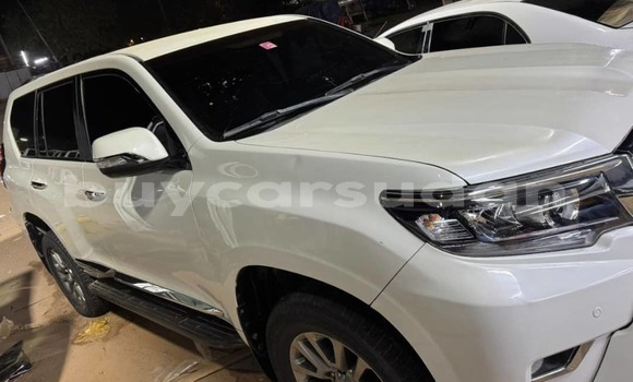 Buy Used Toyota Prado White Car in al–Khartum in al-Khartum