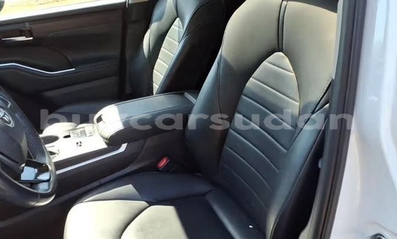 Buy Used Toyota Highlander White Car in Khartoum in Khartoum Buy Used Toyota Highlander White Car in Khartoum in Khartoum