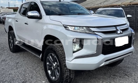 Buy Used Mitsubishi L200 White Car in Khartoum in Khartoum