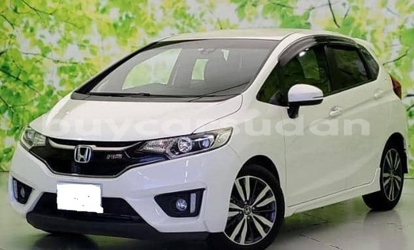 Buy Used Honda FIT White Car in Khartoum in Khartoum
