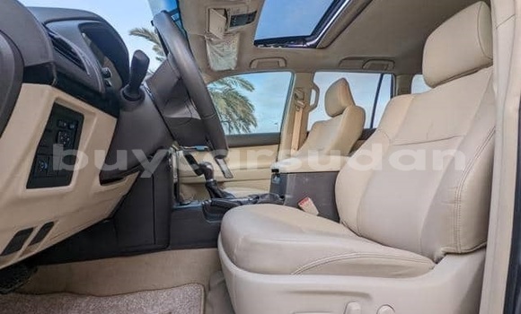 Buy Used Toyota Land Cruiser Prado White Car in Khartoum in Khartoum Buy Used Toyota Land Cruiser Prado White Car in Khartoum in Khartoum